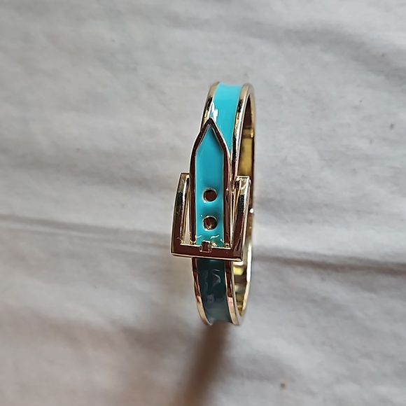 Jewelry - Blue belt like bracelet